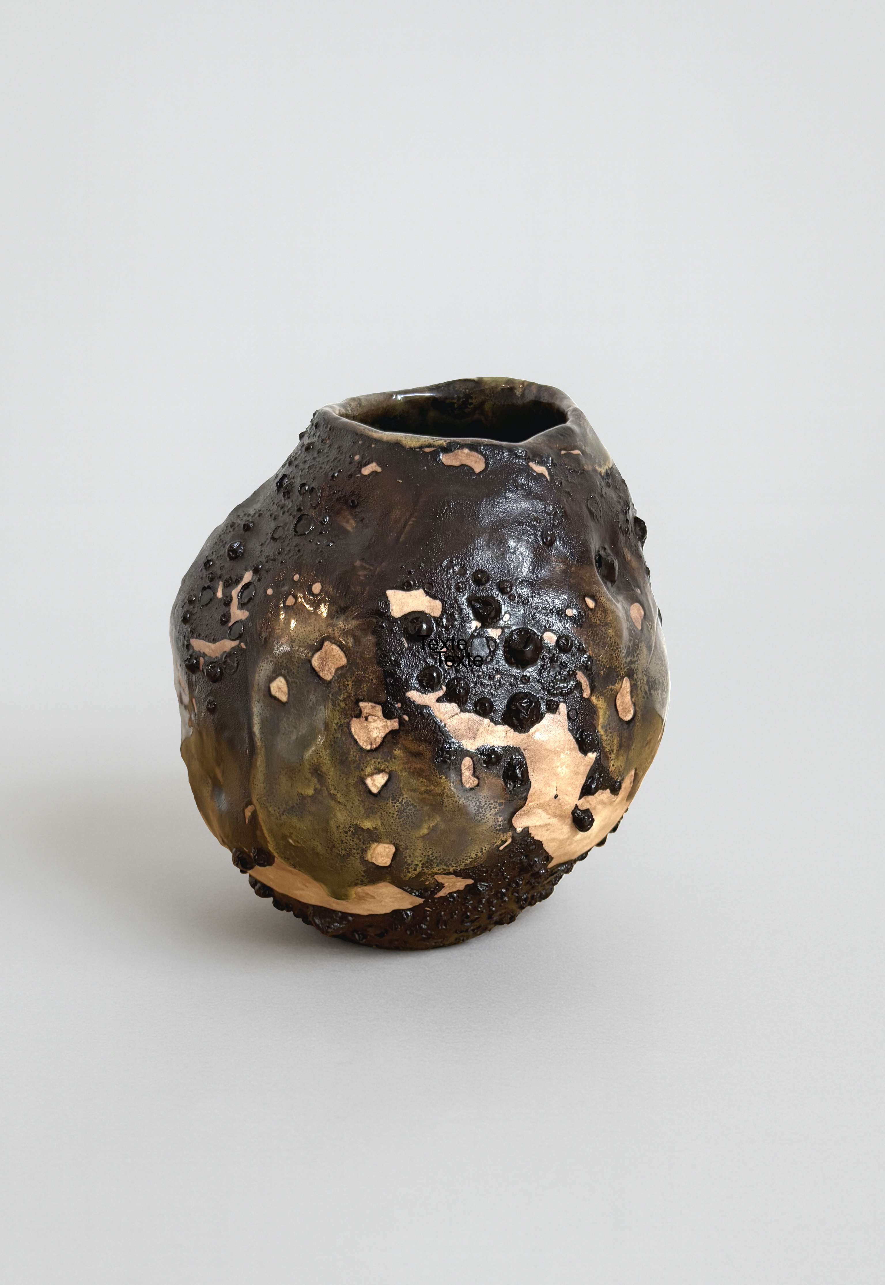 Volcanic ceramic vase, 15 cm