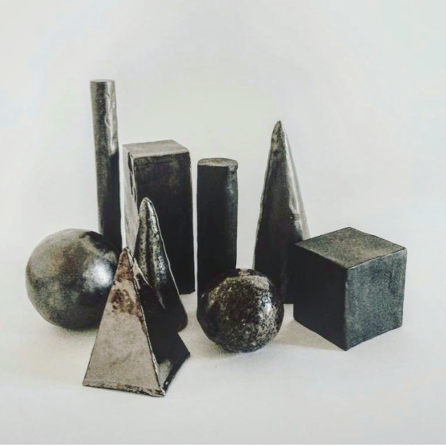 Set of black/gray ceramic geometric forms, width 60 cm